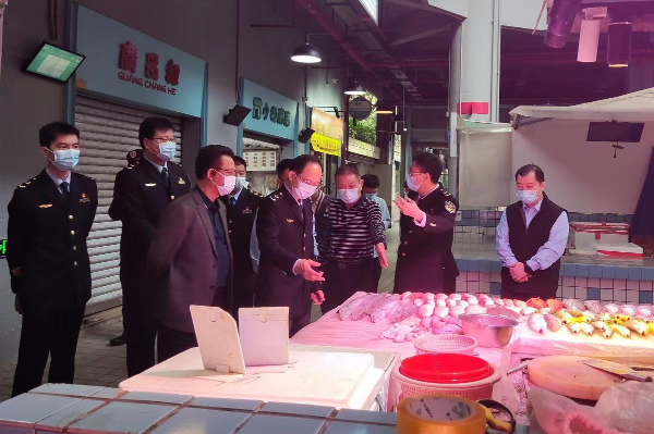 局党组成员、副局长陈建民率队到南山区华侨城农贸市场督导检查.jpg